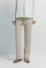 Load image into Gallery viewer, Rue Sophie Parker Pant in Oat
